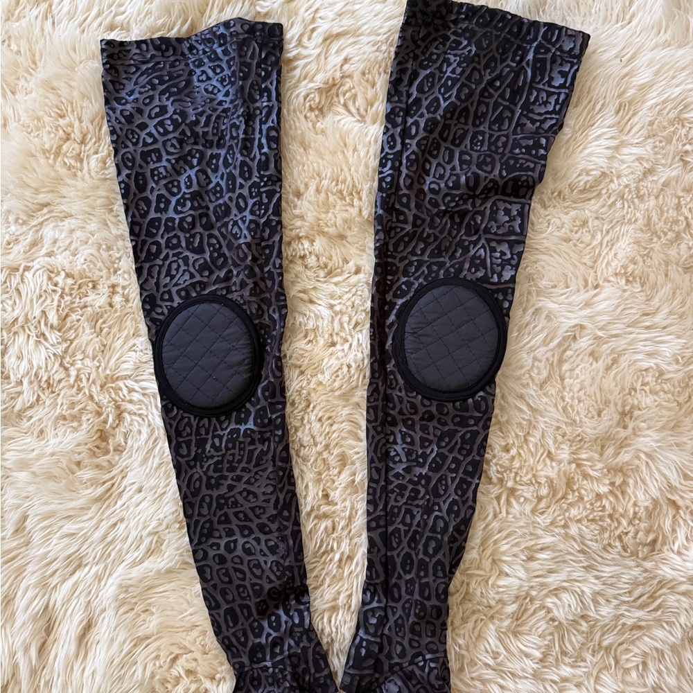 Black and Gray Patterned Leggings